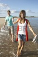 /album/kilx-princess/a7175769-romantica-pareja-joven-caminando-a-lo-largo-de-la-costa-de-playa-holding-hands-jpg/